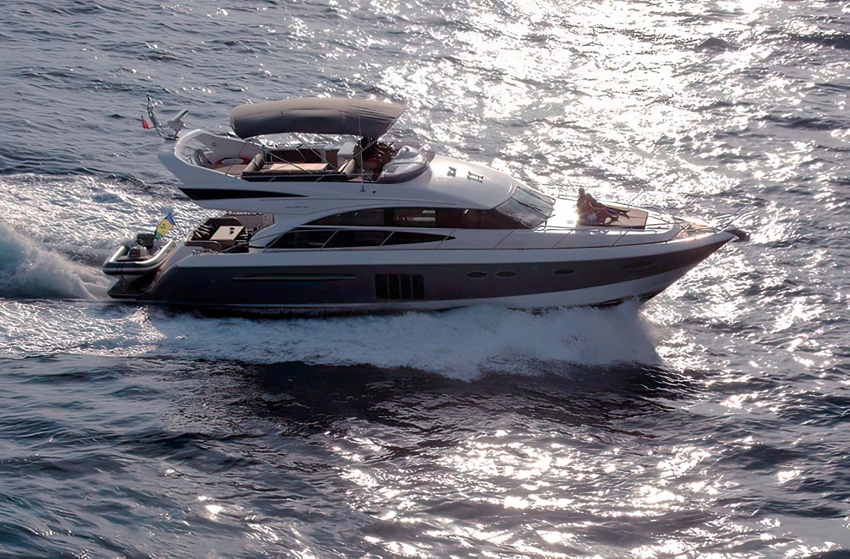 Аренда моторной яхты Princess 60 на Пхукете
